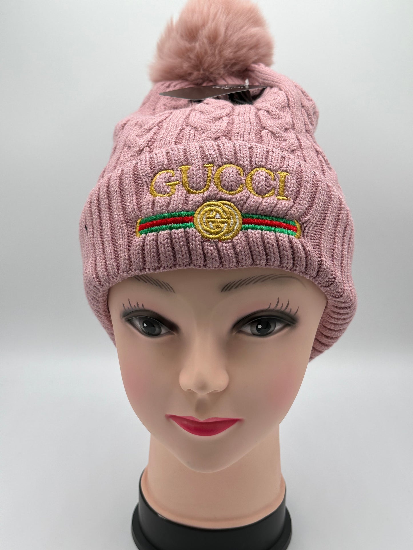 Winter hat with one pom pom with fur inside (Gucci)