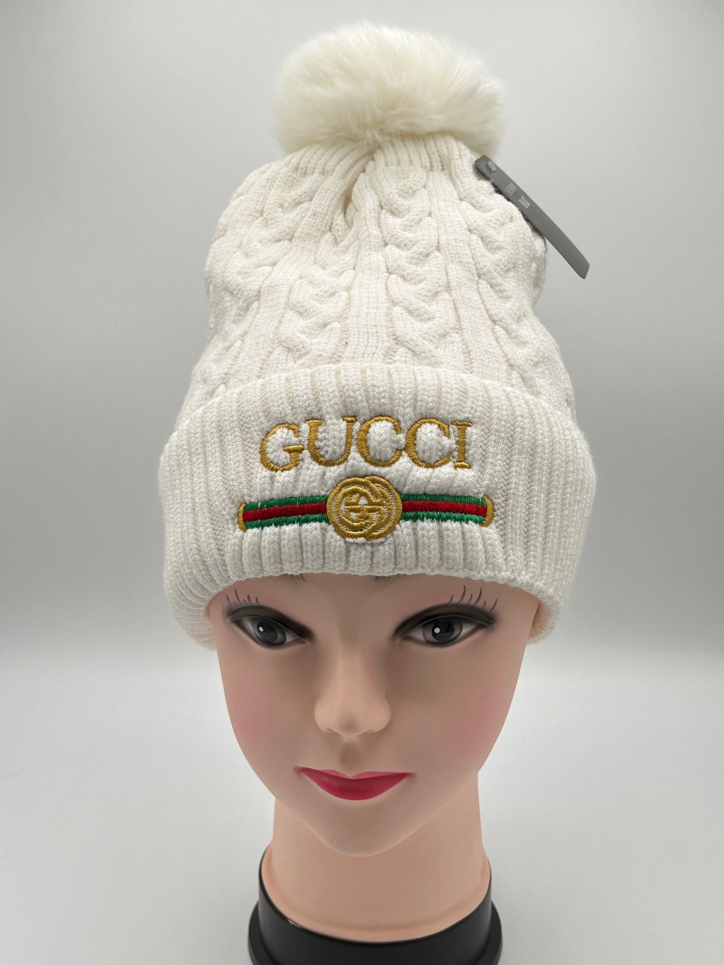 Winter hat with one pom pom with fur inside (Gucci)