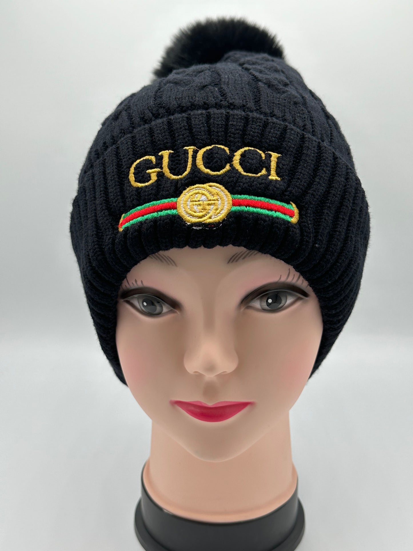 Winter hat with one pom pom with fur inside (Gucci)