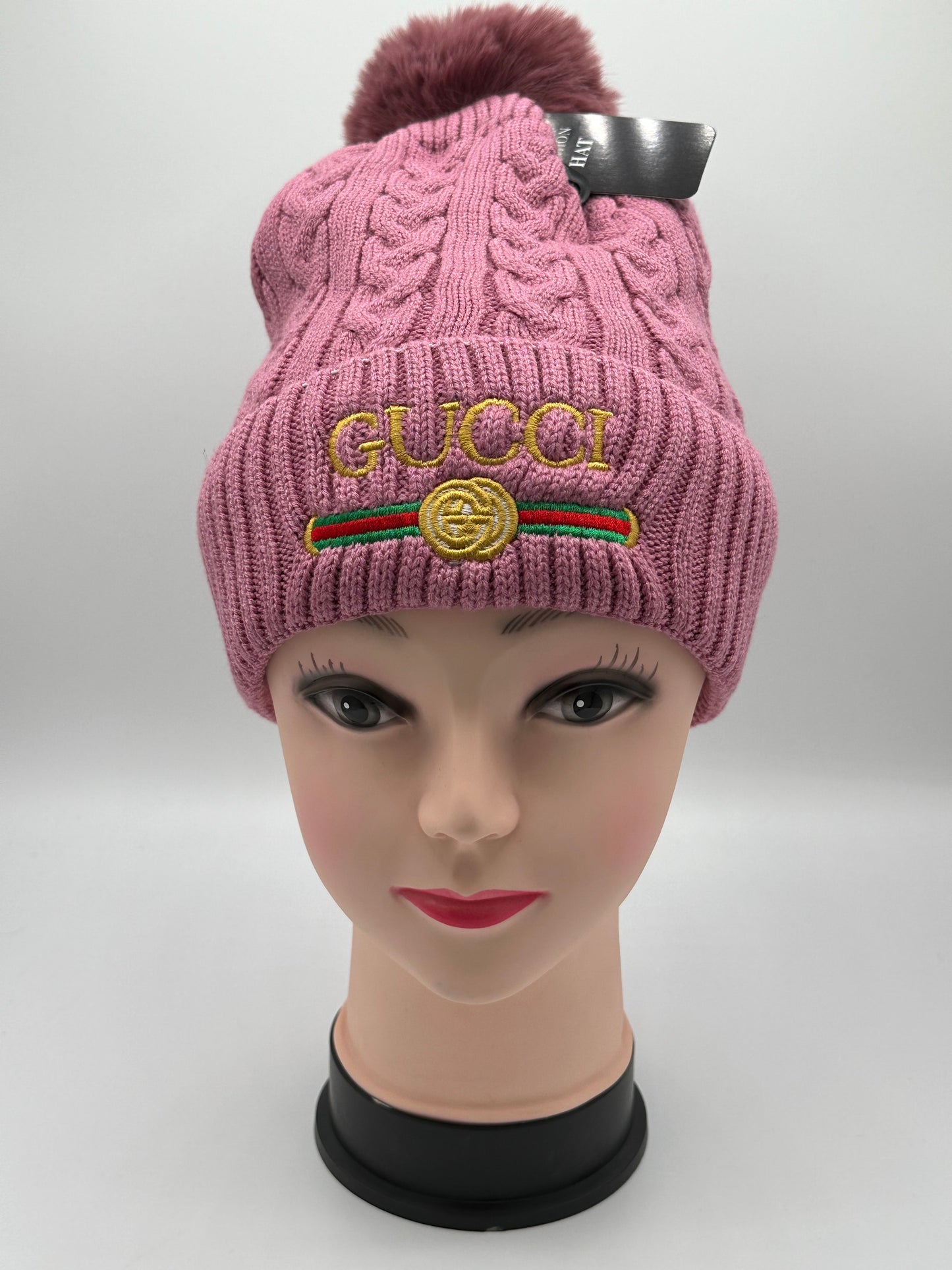 Winter hat with one pom pom with fur inside (Gucci)