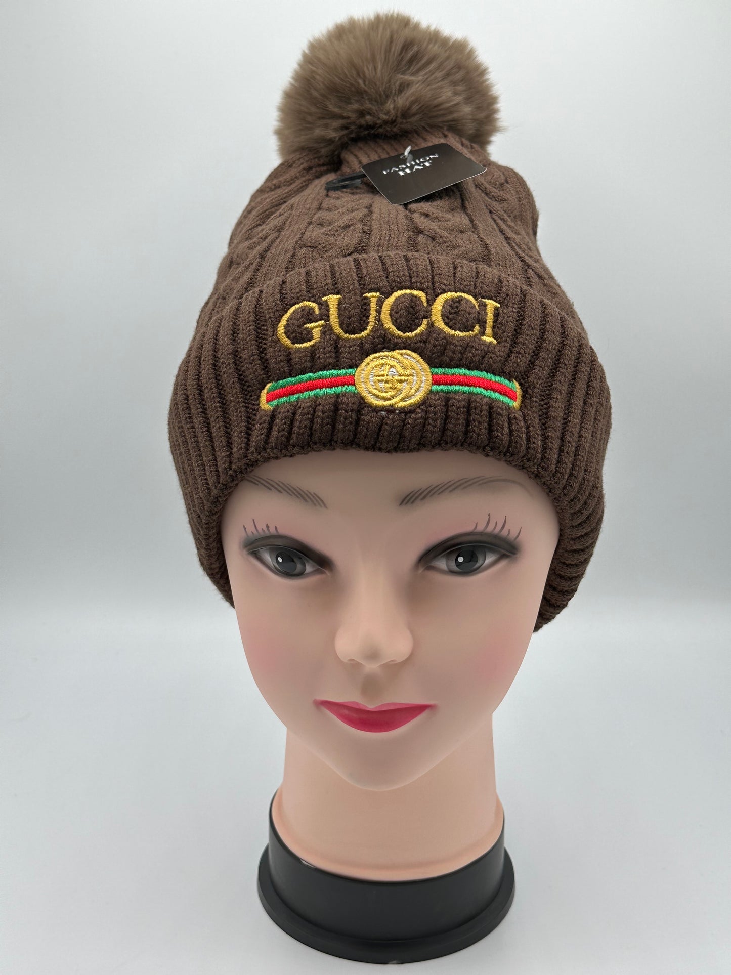 Winter hat with one pom pom with fur inside (Gucci)